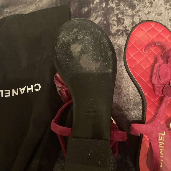 AUTHENTIC Chanel sandals gently worn *PLUM SUEDE* - Picture 3 of 6